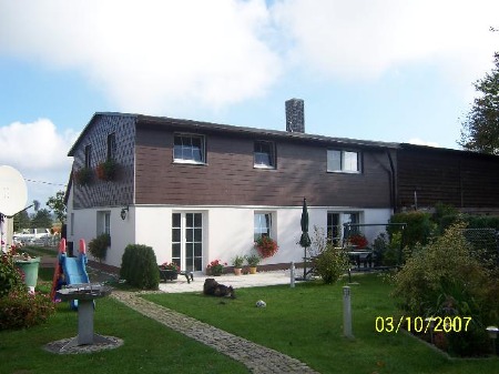 unser Haus mit Garten